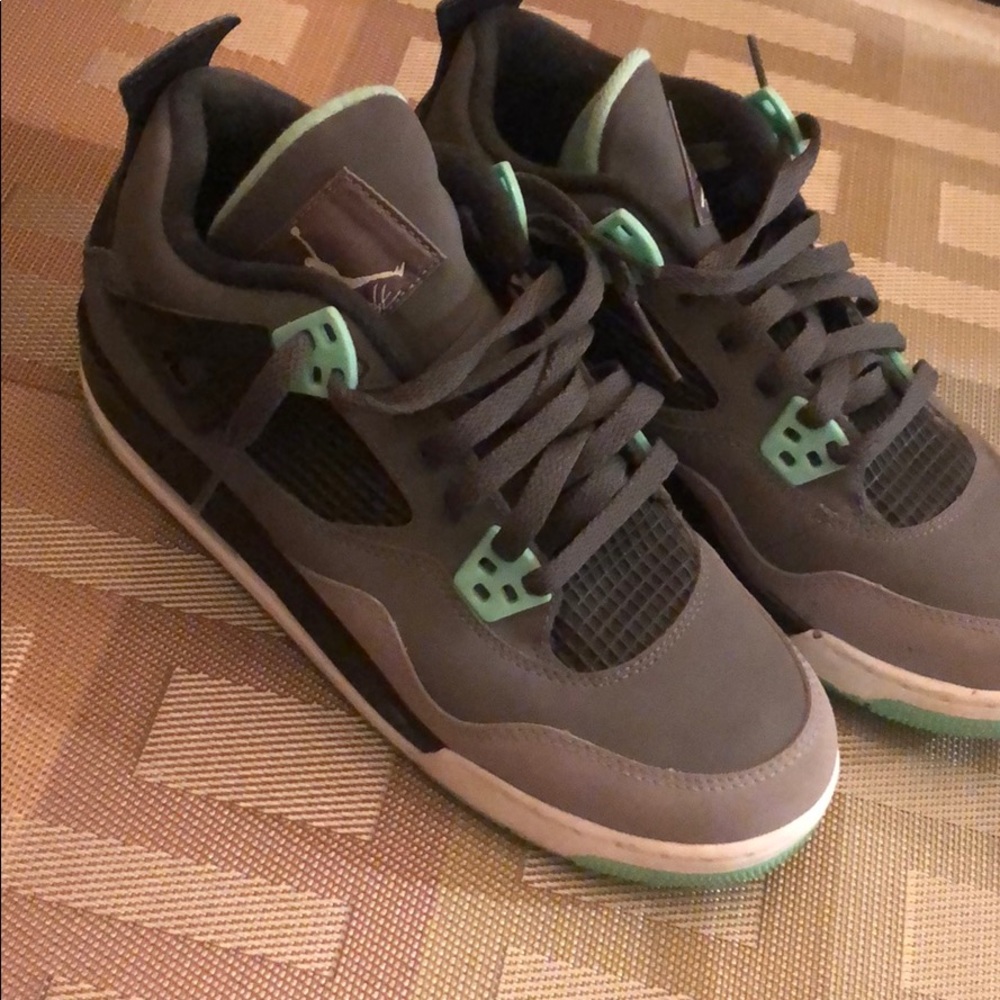 Jordan 4s